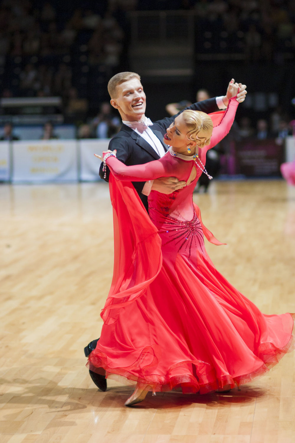 How to perfectly perform a dance routine with your partner in waltz - Quora